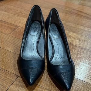 Black Leather Women's LIFE STRIDE Heels Sz 8M